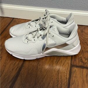 Nike Legend Essential 2 Women’s Training Shoes Photon Dust Size 8.5